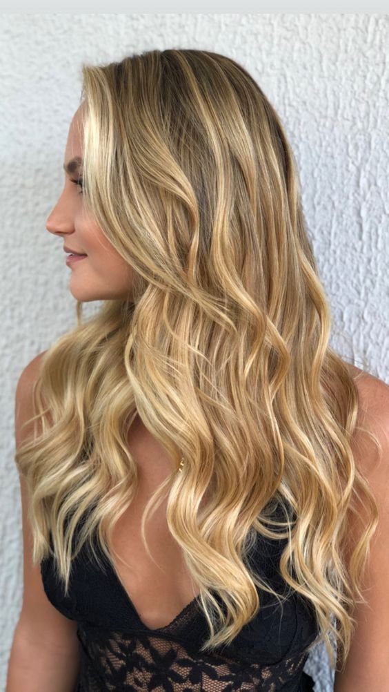 Blonde Wavy Hair: Natural Elegance in Every Strand